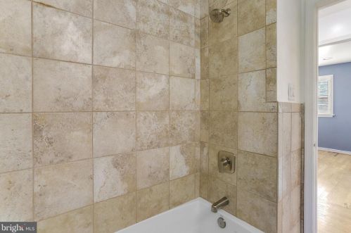 6808 Houndmaster Rd, Springfield VA  22152-2715 exterior