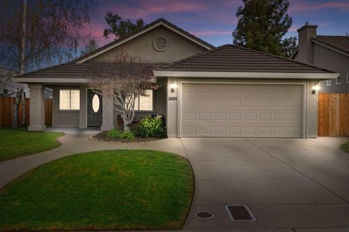 2651 Elm St, Lodi, CA 95242-8302