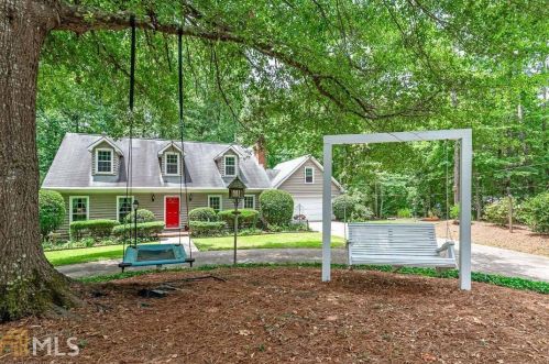 107 Roundtree Ct, Stockbridge, GA 30281-5181