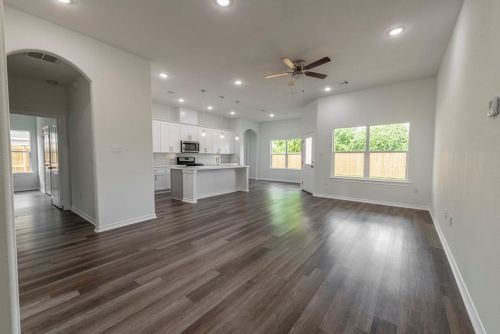 100 Fairview St, Columbus, TX 78934-2033