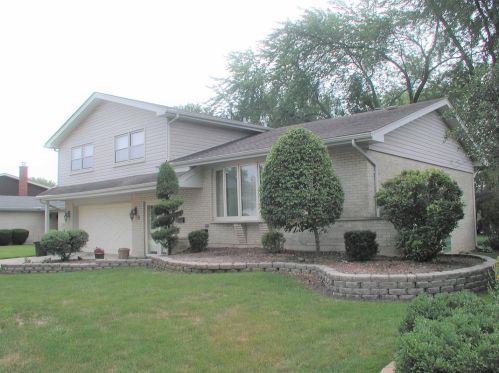 2117 Haven St, Mount Prospect, IL 60056-3528