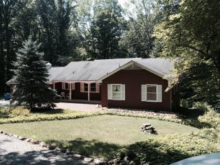 19 Woods Rd, Lebanon, NJ 08833-4001