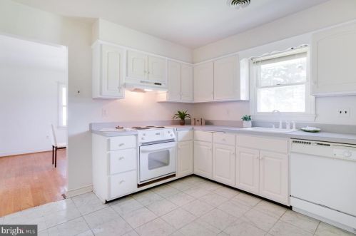 1002 Cliftonbrook Ln, Silver Spring MD 20905-3709 exterior