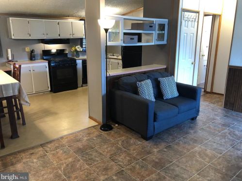 110 Dovefield Dr, Lancaster PA  17603-4686 exterior