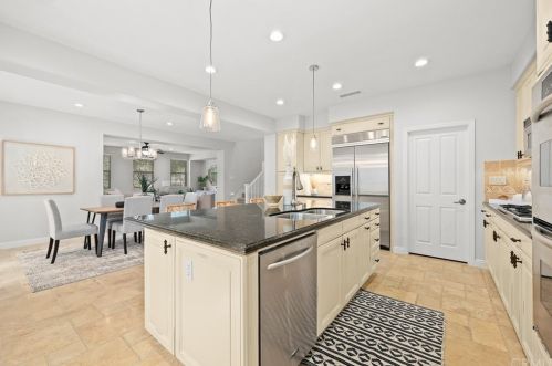 108 Spanish Lace, Irvine CA  92620-3424 exterior