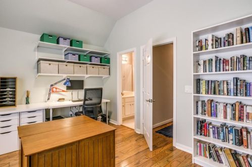 3827 Azure Ln, Addison TX 75001-3105 exterior