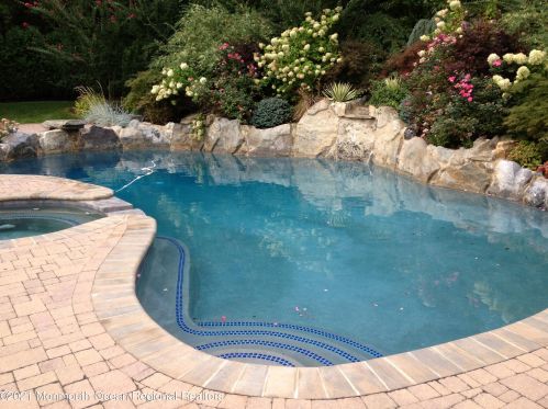 78 Takolusa Dr, Holmdel Village, NJ 07733-1264