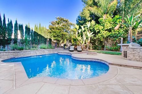 8730 Foxhollow Dr, Anaheim CA  92808-1674 exterior