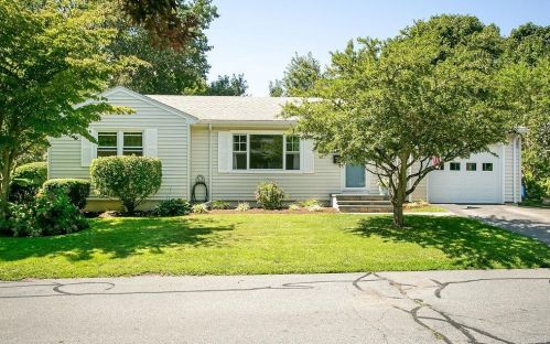 23 Sherwood Rd, Middletown, RI 02842-5401