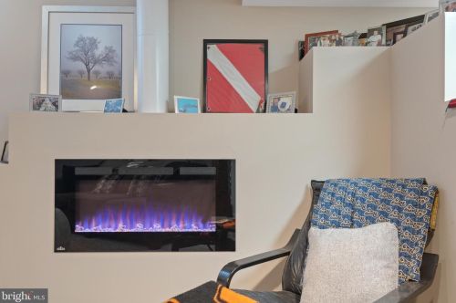 884 Salisbury Ct, Lancaster PA  17601-4481 exterior