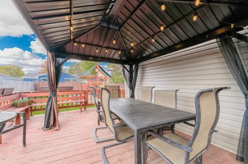 7654 Inverary Dr, Frankfort, IL 60423-9364