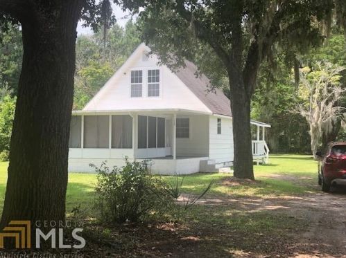 156 1st St, Midway, GA 31320-6954