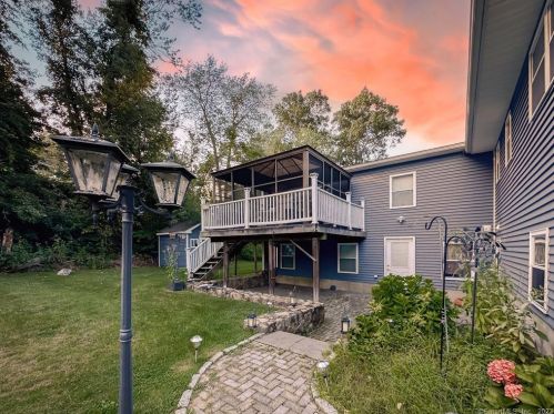 110 Carriage Dr, Waterbury, CT 06708-3331
