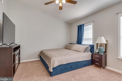 33 Holmes Dr, Charles Town WV 25414-4412 exterior