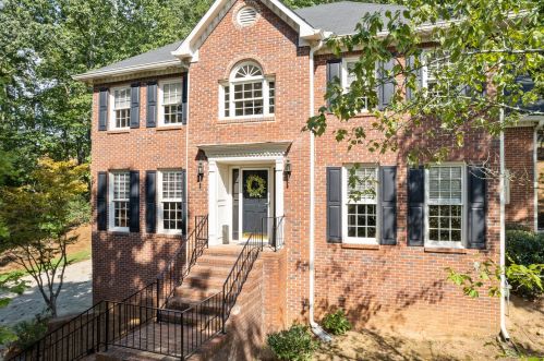 1461 Shadowrock Dr, Marietta, GA 30062-3034