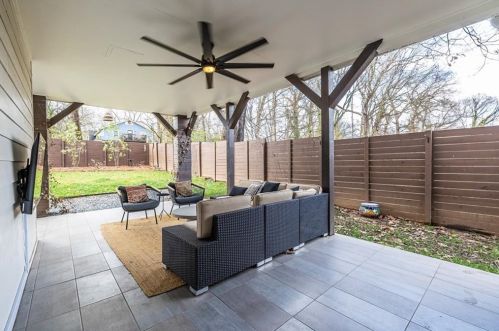 24 Hutchinson St, Atlanta GA  30307-2823 exterior