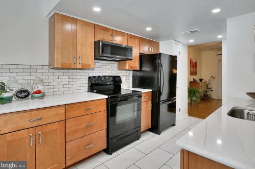 9271 Sprucewood Rd, Springfield VA  22015-3559 exterior