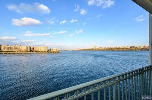 106 The Promenade, Edgewater NJ  07020-2103 exterior