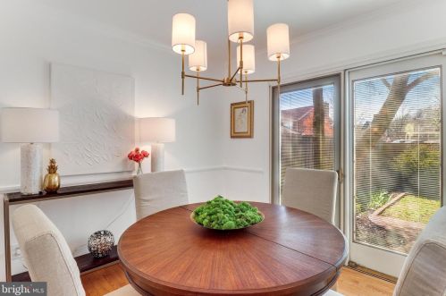 5940 Queenston St, Springfield VA  22152-1731 exterior