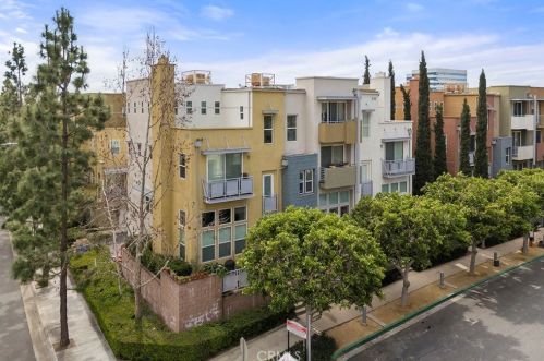 524 Jeanette Ln, Santa Ana, CA 92705-6019