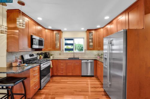 2378 Charlotte Ave, Concord CA  94518-2511 exterior