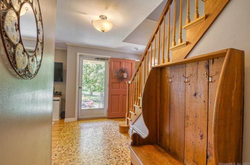 36 Park St, Ellington, CT 06029-3344