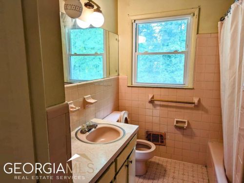 352 Harris Manor Dr, Atlanta GA  30311-2117 exterior