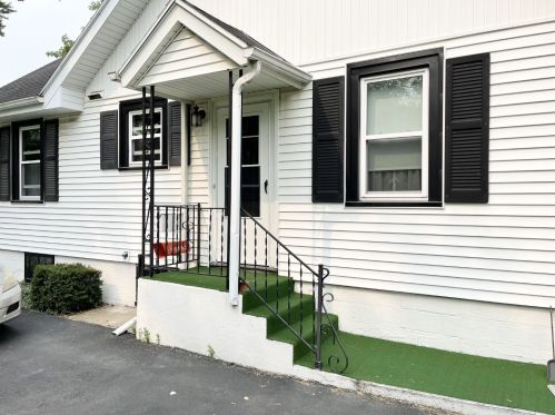 1879 Meadowview Ave, Kankakee, IL 60901-5821