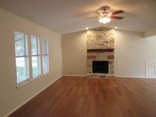 11204 Blackmoor Dr, Austin TX  78759-4424 exterior