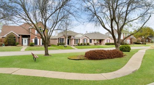 2117 Carnation Ct, Garland TX 75040-2805 exterior