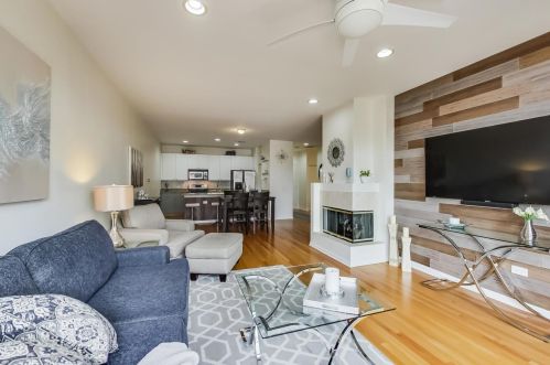 2040 Belmont Ave, Chicago, IL 60618-6475