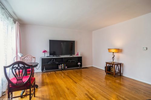 653 Wilmette Rd, Palatine, IL 60074-6344
