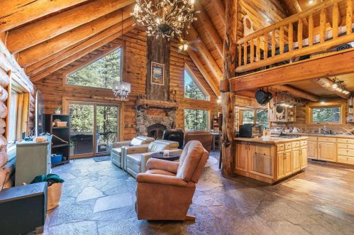 8675 River Rd, Truckee CA  96161 exterior