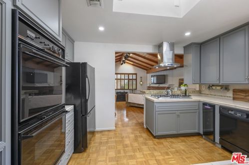 1520 Harle Pl, Anaheim CA  92802-2510 exterior