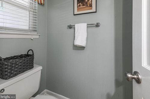 12 Hopatcong Dr, Trenton NJ  08648-4111 exterior