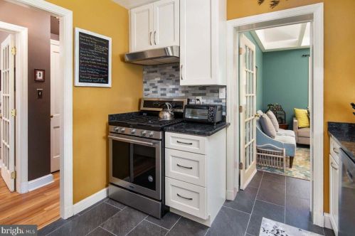 1517 Forest Glen Rd, Silver Spring MD 20910-1122 exterior