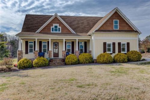 7517 Royster Rd, Greensboro, NC 27455-8213