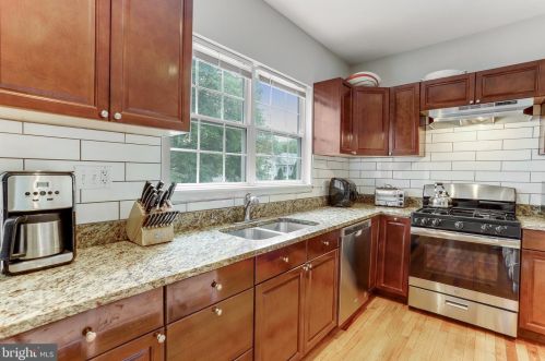 6803 Braddock Rd, Springfield VA  22151-3016 exterior