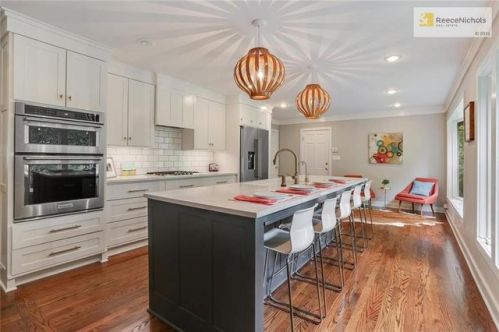 9927 Cherokee Ln, Shawnee Mission, KS 66206-2456