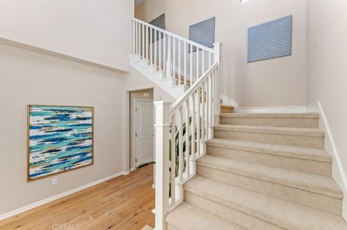 78 Rembrandt, Irvine CA  92620-7314 exterior
