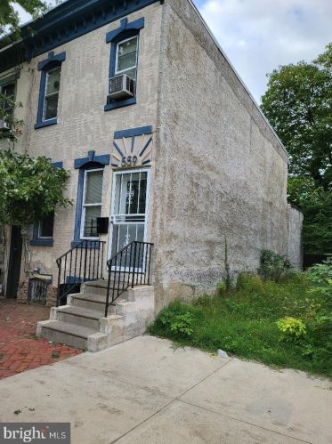 559 Royden St, Camden, NJ 08103-1345