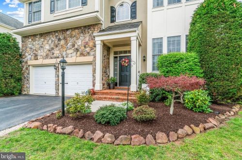 1639 Chickasaw Pl, Leesburg, VA 20176-6622
