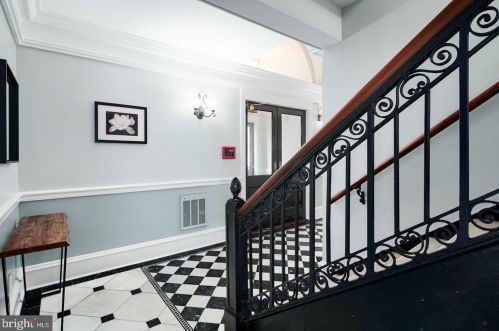 700 Locust St, Philadelphia, PA 19106-3530