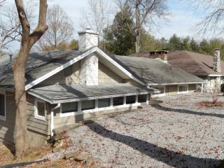 99 Country Club Ln, Anna, IL 62906-3129