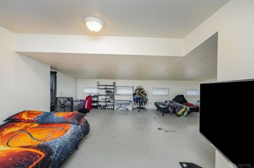 2130 Hatmaker St, Cincinnati OH 45204-1979 exterior