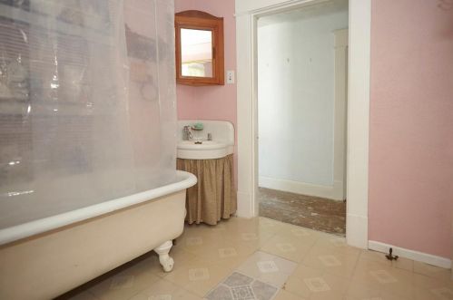 1406 6th Ave, Fort Worth TX  76104-4354 exterior