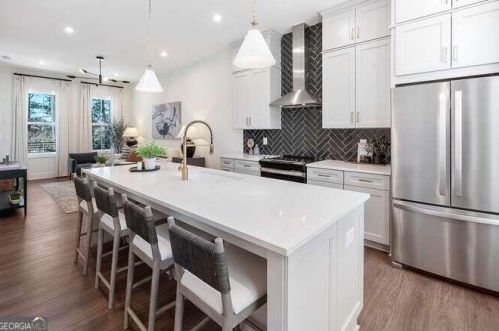 1315 Breezy Ln, Atlanta GA  30329-3542 exterior