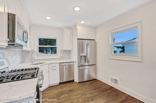 22 Stanford Dr, Hazlet NJ  07730-2314 exterior