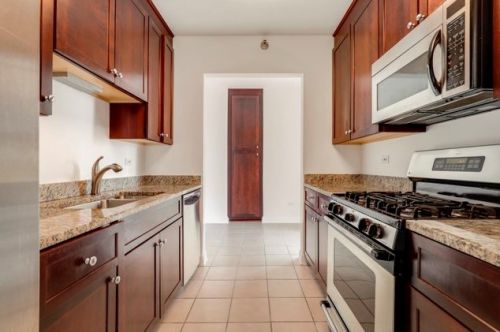 33 Ontario St, Chicago IL  60654-7760 exterior