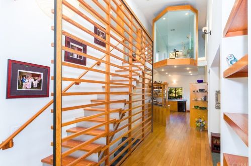 2025 Mt Vernon Ave, Riverside CA  92507-2528 exterior